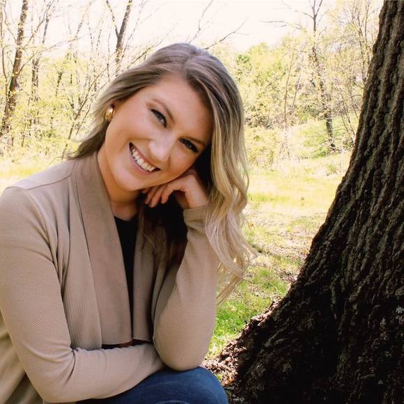 Profile Picture of Haley Mccabe (@haleymccabe95) on Poshmark