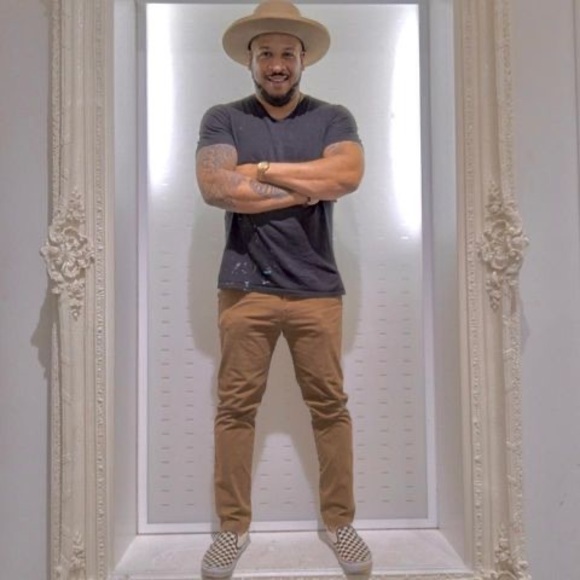 Profile Picture of Robert Hodge (@roberthodge200) on Poshmark
