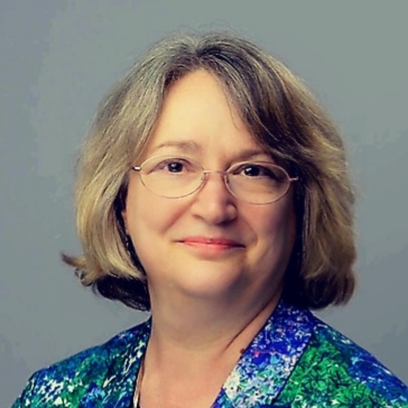 Profile Picture of Laura Bingell (@laurabingell) on Poshmark