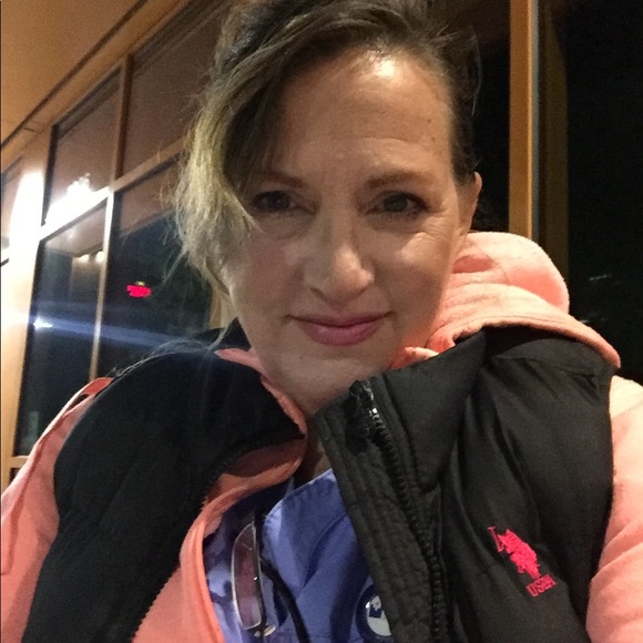 Profile Picture of Jessica Moine (@jessica7195) on Poshmark