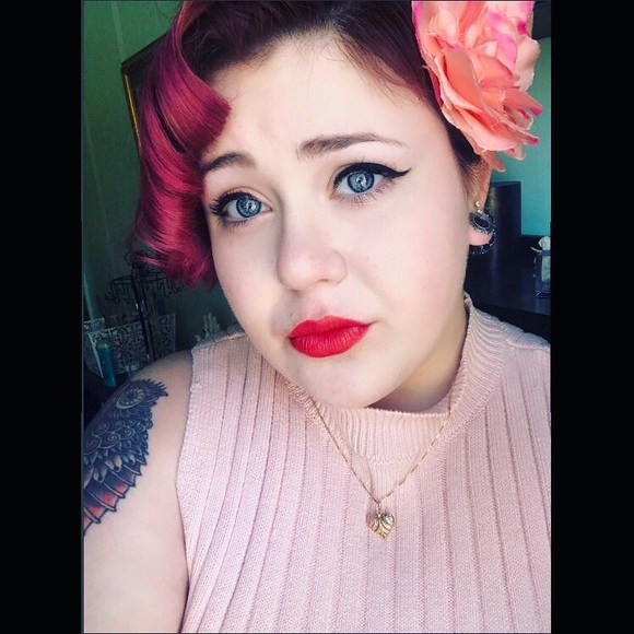 Profile Picture of Dani Plotzke (@danigirl95) on Poshmark