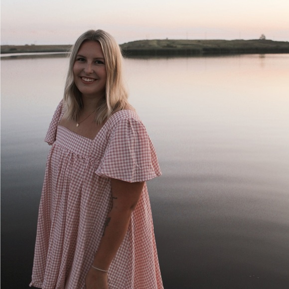 Profile Picture of Zoey Heino (@zoeyyheino) on Poshmark