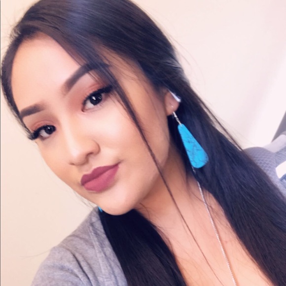 Profile Picture of Cheyenne Bates (@cabates1) on Poshmark