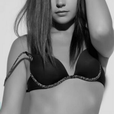 Profile Picture of Trisha Andrews (@trisha8304) on Twitter