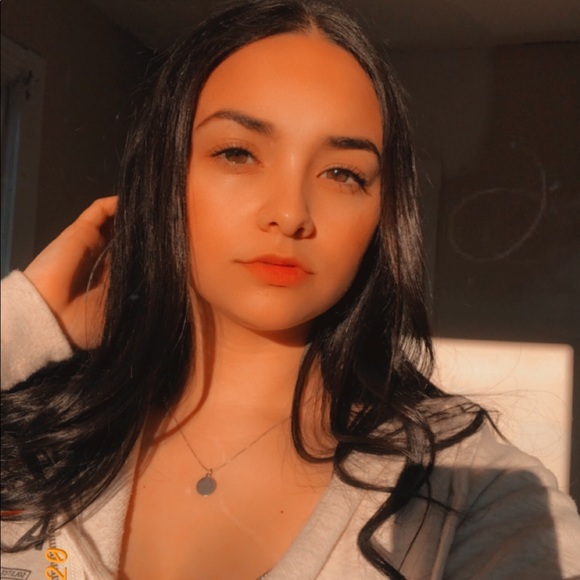 Profile Picture of Kaitlin Stephenson (@kstephenson26) on Poshmark