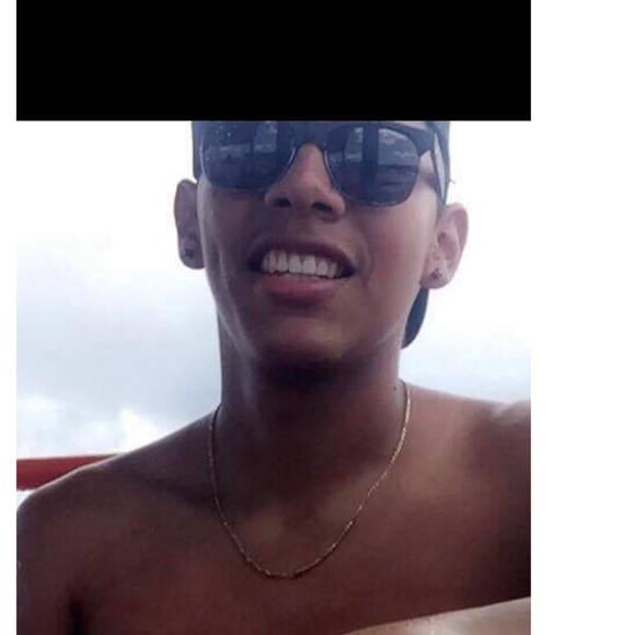 Profile Picture of Aaron Paz (@chitcopaz) on Poshmark
