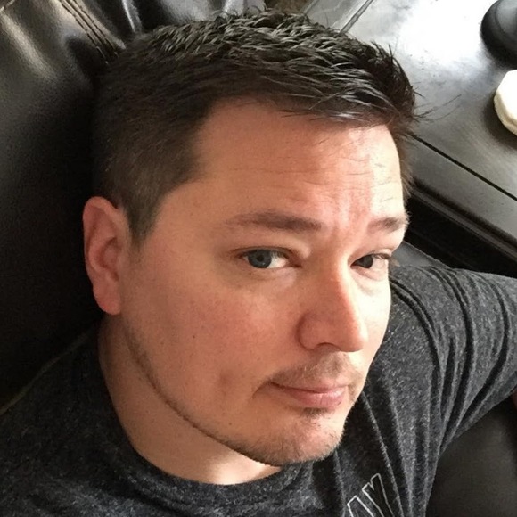 Profile Picture of David Brison (@davidbrison) on Poshmark