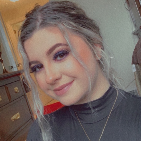 Profile Picture of Sarah Digiovanni (@sawahdigi2499) on Poshmark