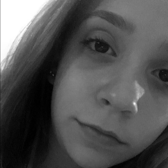Profile Picture of Gianna Gesualdo (@gg207787) on Poshmark