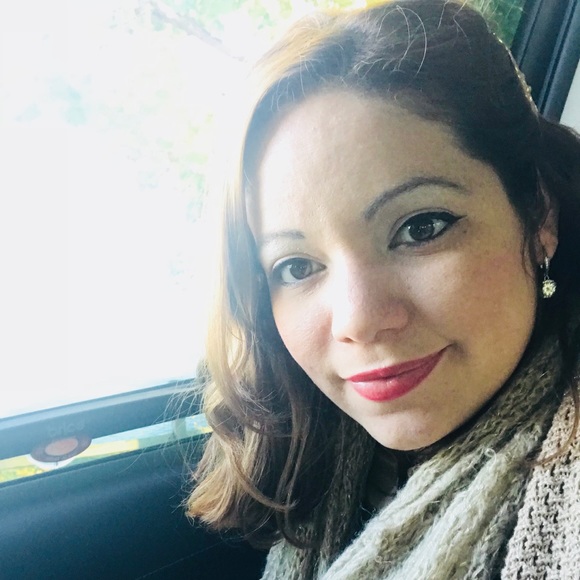 Profile Picture of Jessica Black (@jessicablack464) on Poshmark