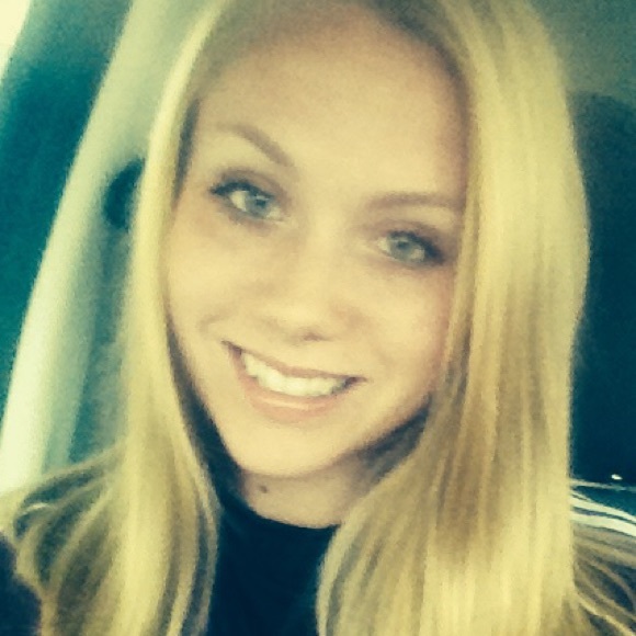 Monica Penfield - Poshmark Profile Picture of Monica Penfield (@monimon22) on Poshmark