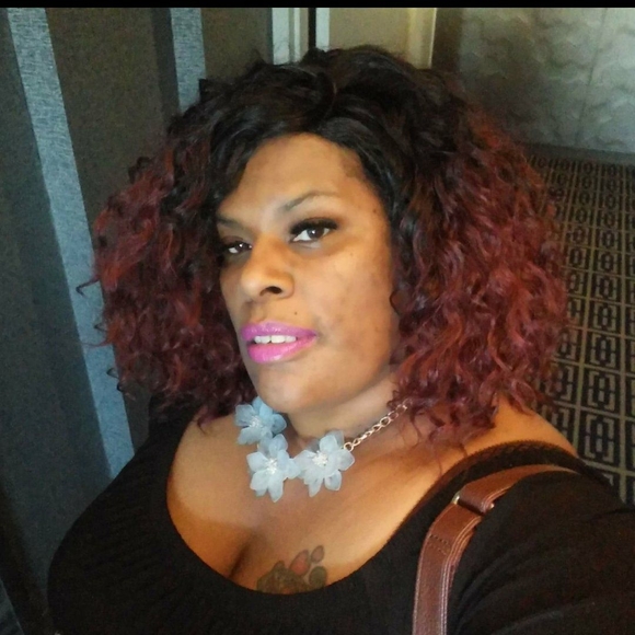 Berthetta Douglas - Poshmark Profile Picture of Berthetta Douglas (@onionring) on Poshmark