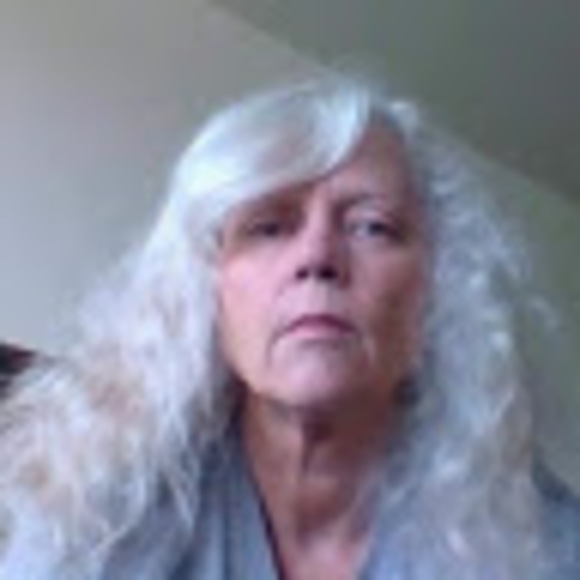 Profile Picture of Debbi Shelander (@debbishelander) on Poshmark