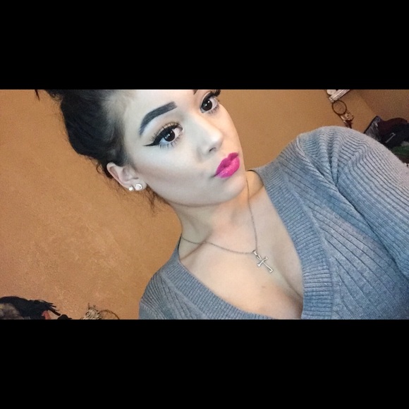 Profile Picture of Alexis James (@whiskeylullaby_) on Poshmark