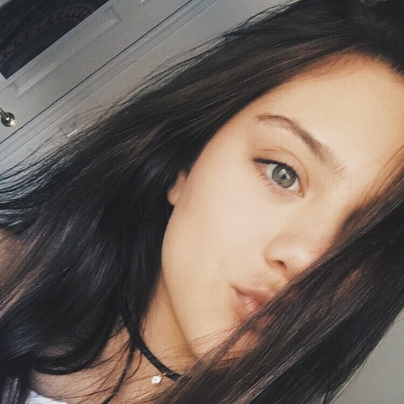 Profile Picture of Adrianna Grassetti (@adrigrassetti) on Poshmark
