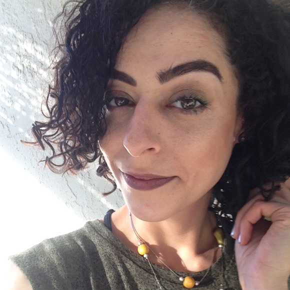 Danielle Lazarakis - Poshmark Profile Picture of Danielle Lazarakis (@dani_laz) on Poshmark