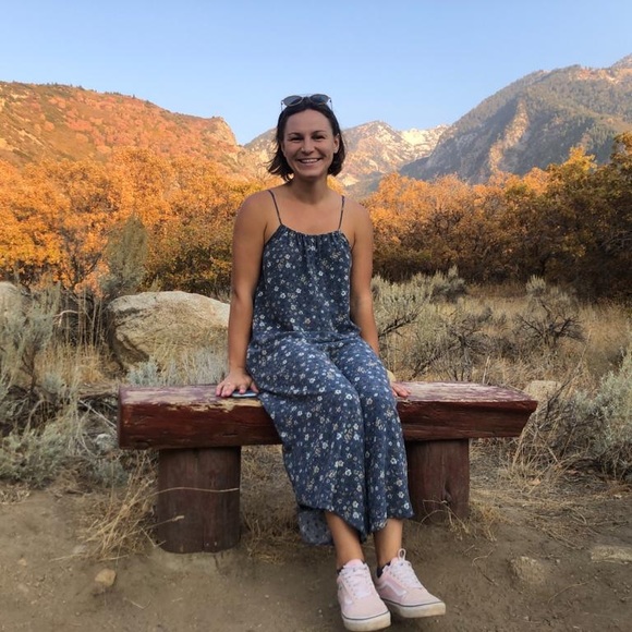 Profile Picture of Liesl Schultz (@lieslrae) on Poshmark