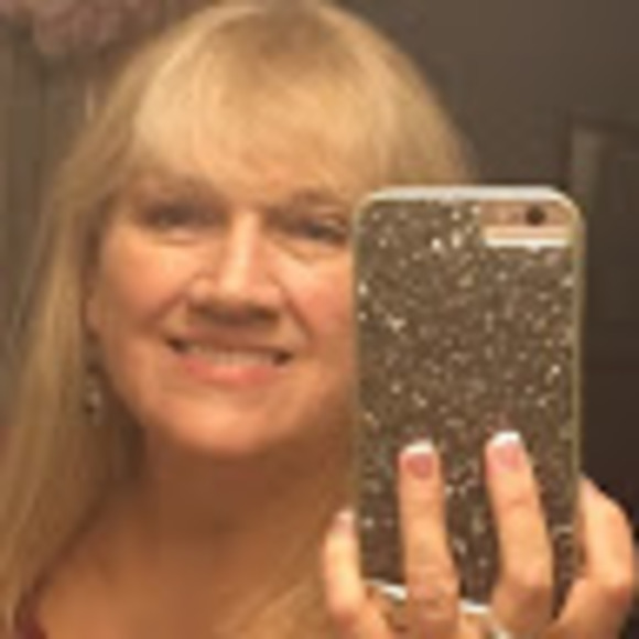 Profile Picture of Debra Glisson (@dbglisson) on Poshmark