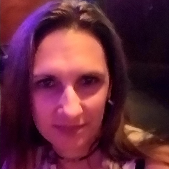 Profile Picture of Gail Decarli (@gaildecarli) on Poshmark