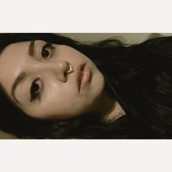 Profile Picture of Dea Giokas (@yoooodea) on Poshmark