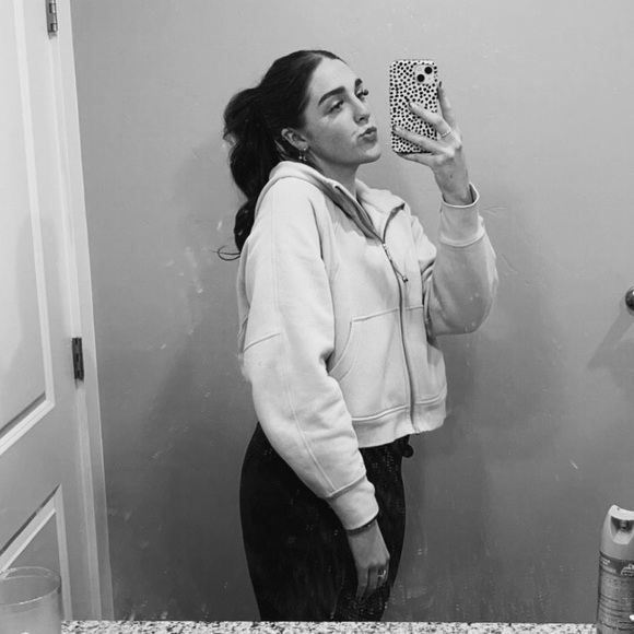 Profile Picture of Kylee Painter (@kyleepaint23) on Poshmark