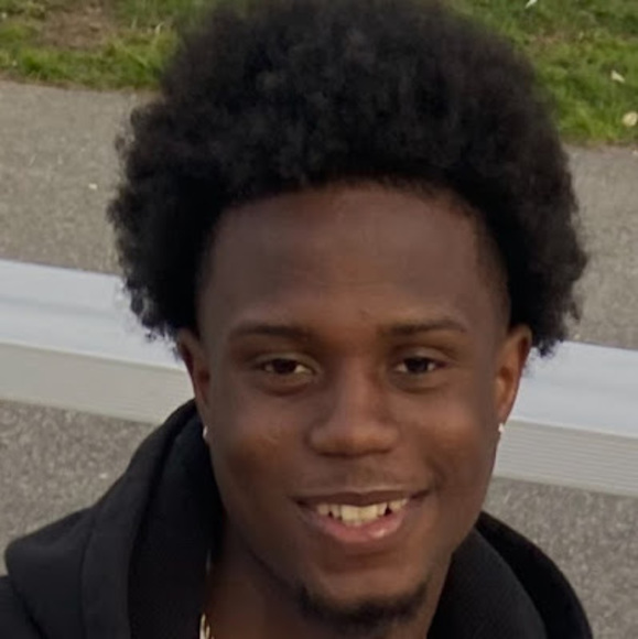 Profile Picture of Jamal Beauge (@jamal12sr) on Poshmark