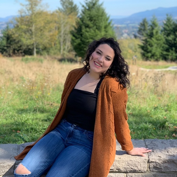 Profile Picture of Michelle Lua (@christinelua) on Poshmark