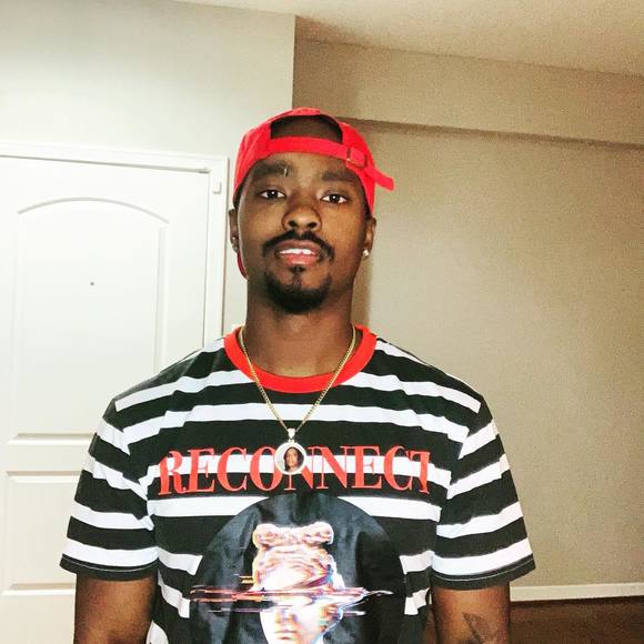 Profile Picture of Evorgrah Sirhc (@evorgrahsirhc) on Poshmark