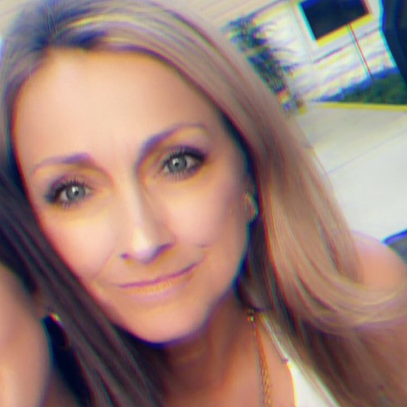 Profile Picture of Diana Stefanou (@dianastefanou) on Poshmark