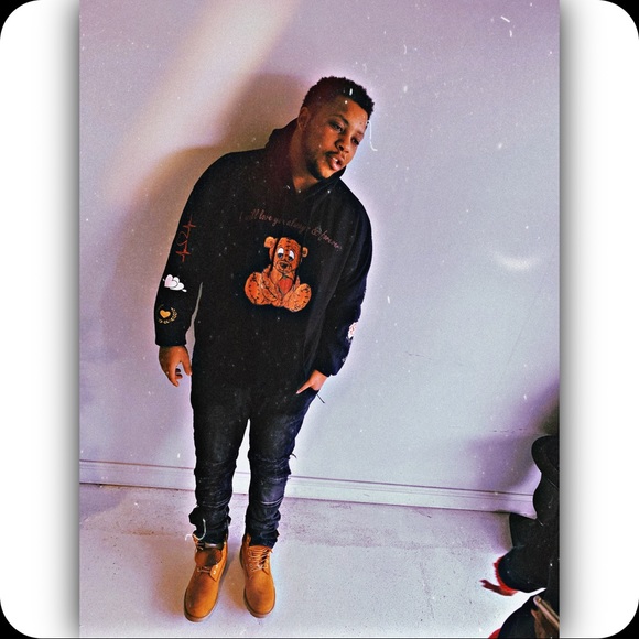 Profile Picture of Joshua Dix (@jud216) on Poshmark