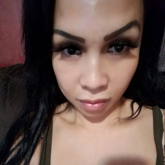 Profile Picture of Minda Sanchez (@mindasanchez) on Poshmark