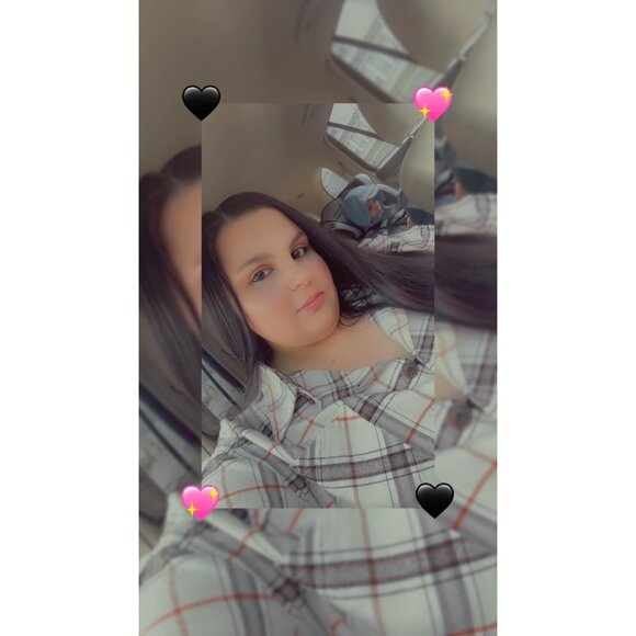 Profile Picture of Amanda Cuddemi (@amandacuddemi) on Poshmark