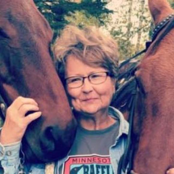 Profile Picture of Janet Hansen (@me55798) on Poshmark