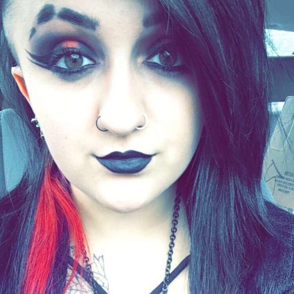 Profile Picture of Haley Feyerherd (@hrfeyerherd) on Poshmark