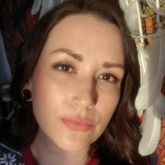 Profile Picture of Nicole Tesseneer (@nikkilibra40) on Poshmark