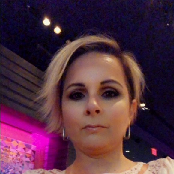 Profile Picture of Donna Hatch (@donna_hatch) on Poshmark