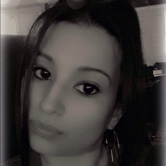 Profile Picture of Arlene Chavez (@arlenechavez) on Poshmark