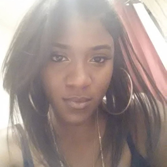 Profile Picture of Jacqyna Bernard (@qynab) on Poshmark