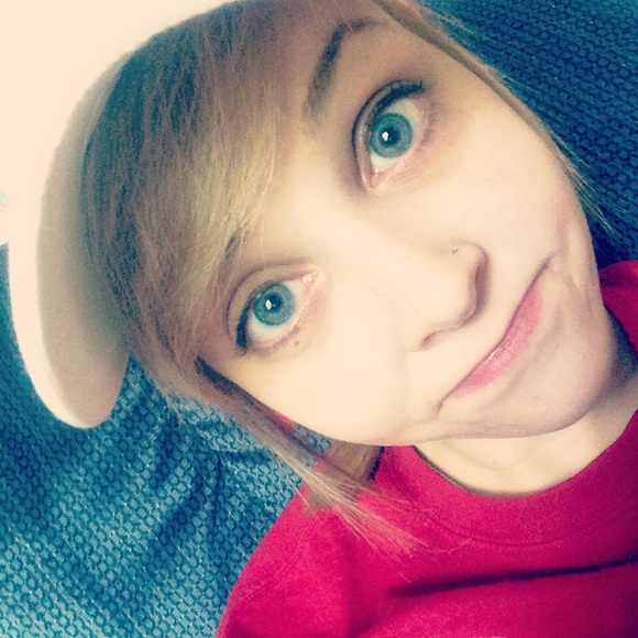 Profile Picture of Jaci Luter (@jaciluter) on Poshmark