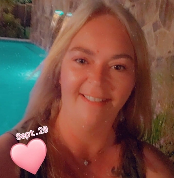 Profile Picture of Cynthia Noble-schoensee (@cindyschoensee) on Poshmark