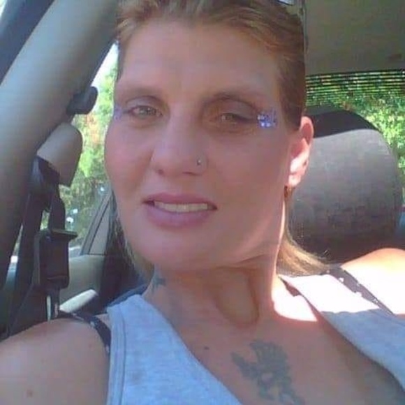 Profile Picture of Julie Zipfel (@juliezipfel) on Poshmark