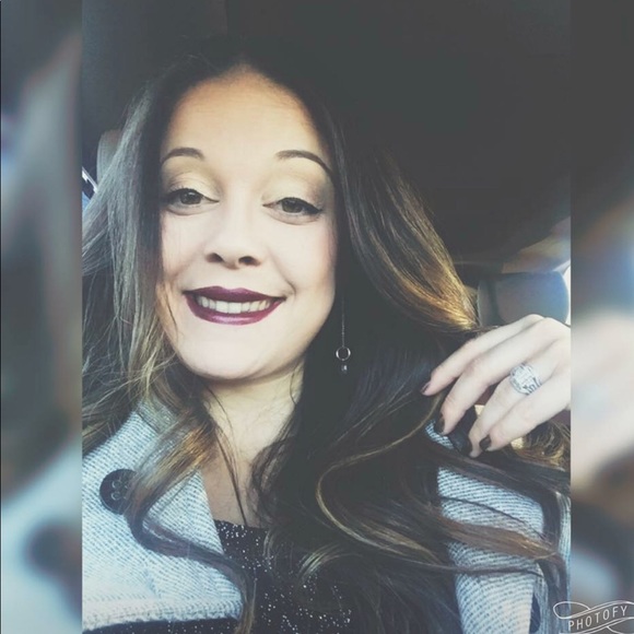 Profile Picture of Erika Rice (@erikarrobertson) on Poshmark