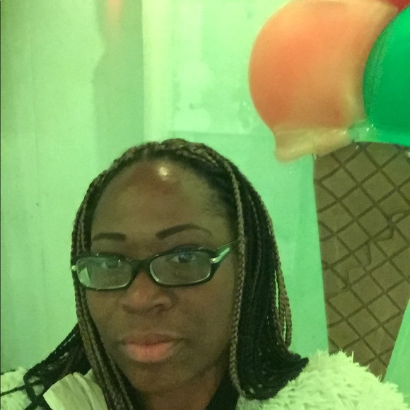 Profile Picture of Shelbi Gosier (@shelbi1975) on Poshmark