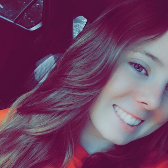 Profile Picture of Courtney Clowers (@kourtneeclowers) on Poshmark