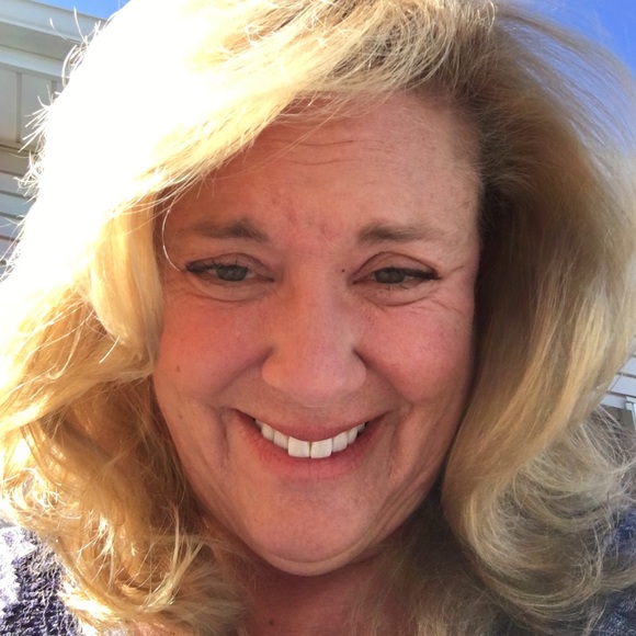 Profile Picture of Amy Kelbley (@sakelbkey) on Poshmark