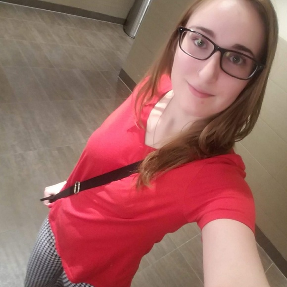 Profile Picture of Krystal Noel (@krys_noel) on Poshmark