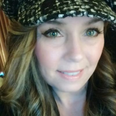 Profile Picture of Michelle Bolduc (@hatgirl48) on Twitter