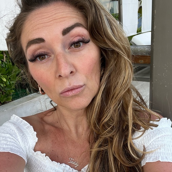 Profile Picture of Azelia Pizzuti (@azelia41) on Poshmark