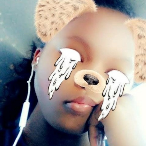 Profile Picture of Black Puffyqune (@blackpuffyqune) on Poshmark