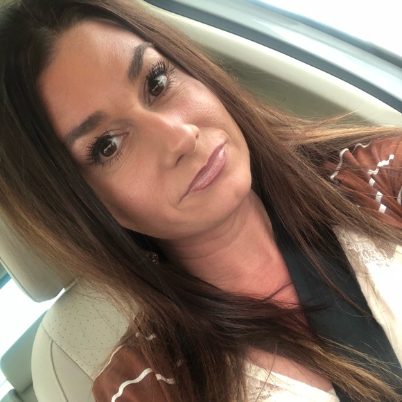 Profile Picture of Heather Hedges (@heatherhedges3) on Poshmark